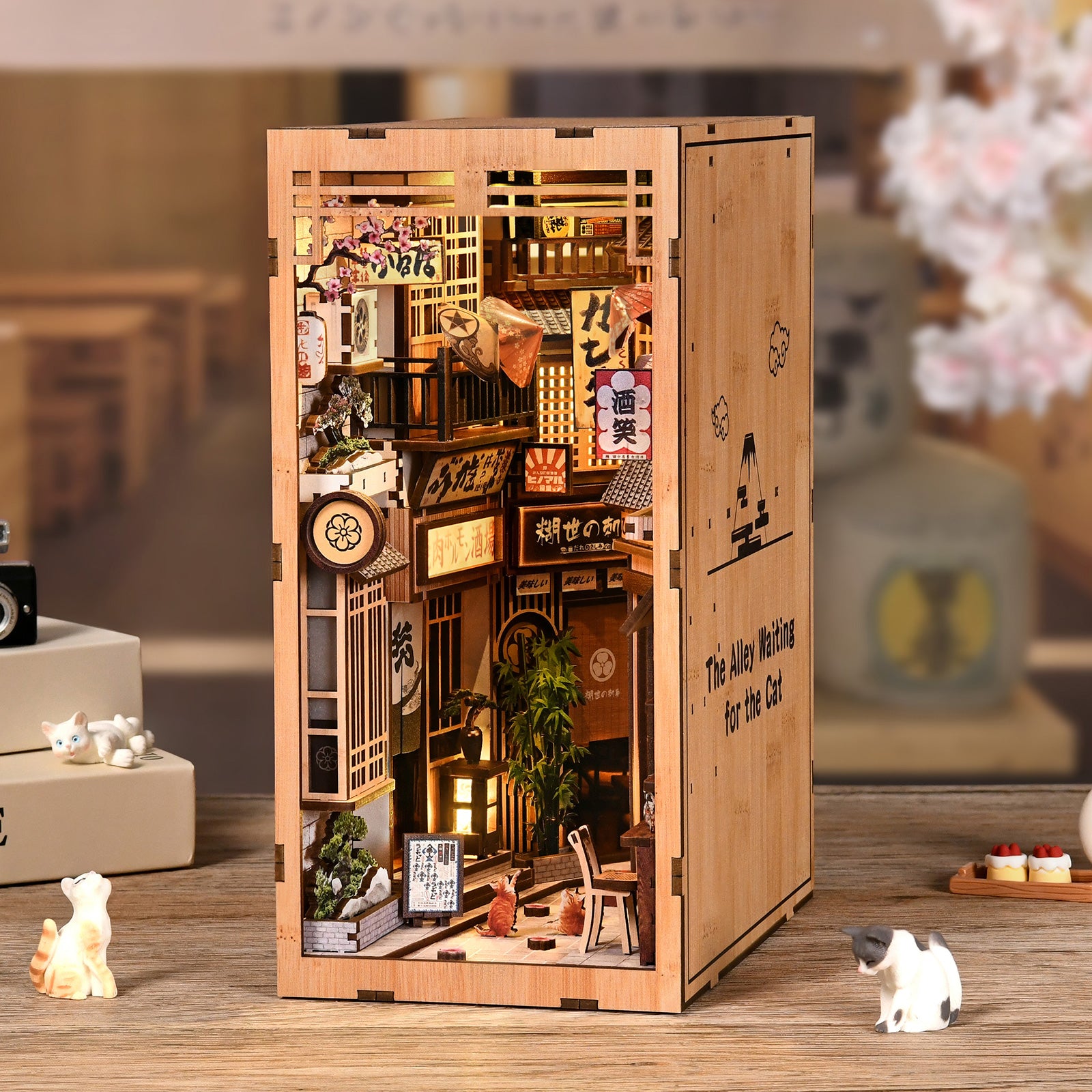 Book Nook - Waiting Alley Cat